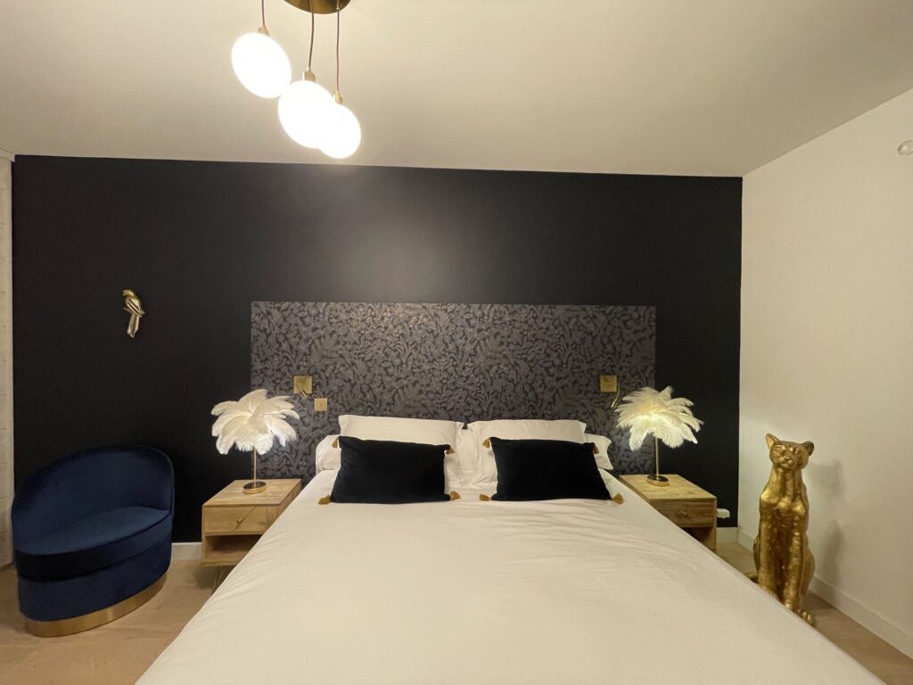 Déco d'intérieur Escalquens lit et mur