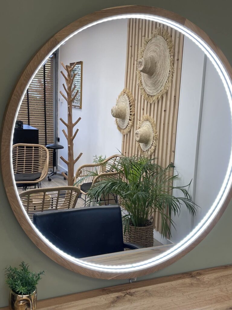 Déco d'intérieur Lespinasse miroir salon de coiffure